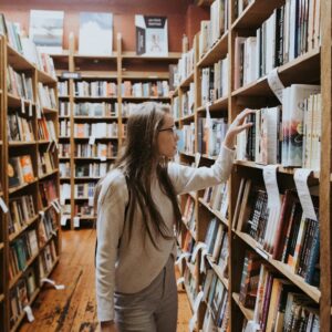 Photo Keywords: tips, scientific sources, thesis Relevant image: Library shelves